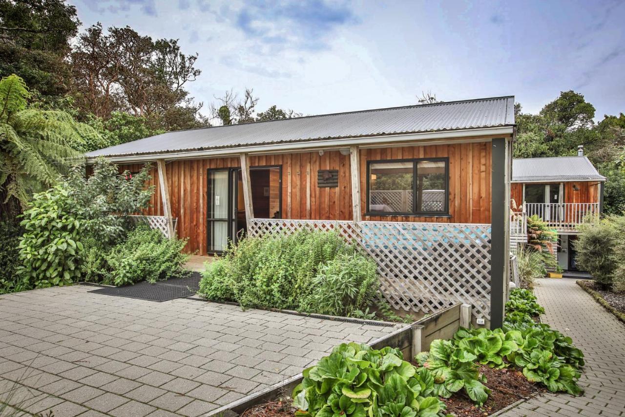 Kaka Retreat Motel, Stewart Island Half-moon Bay Exterior photo