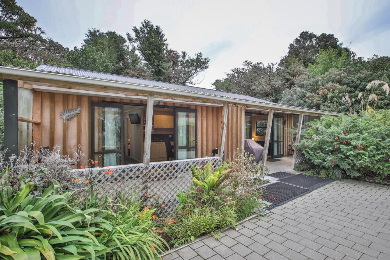 Kaka Retreat Motel, Stewart Island Half-moon Bay Exterior photo