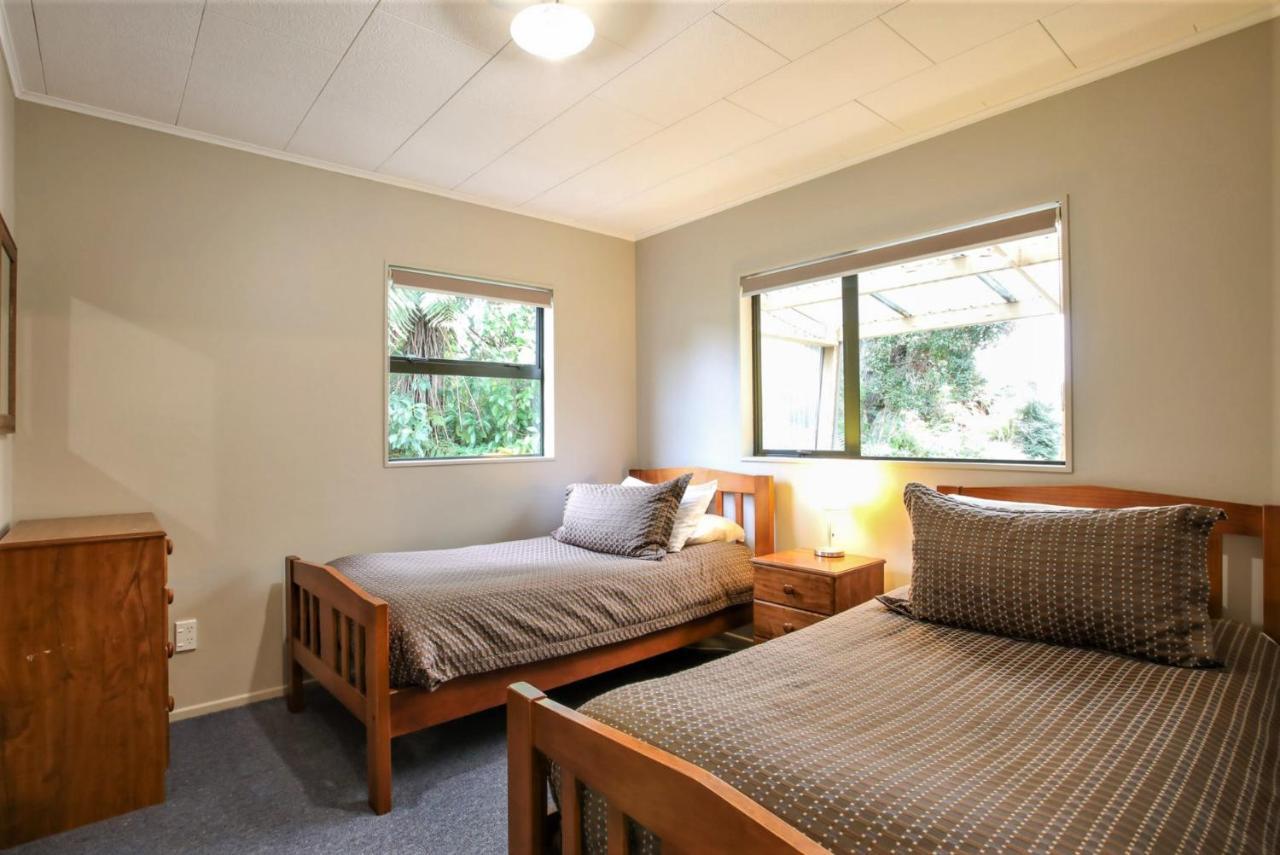 Kaka Retreat Motel, Stewart Island Half-moon Bay Exterior photo